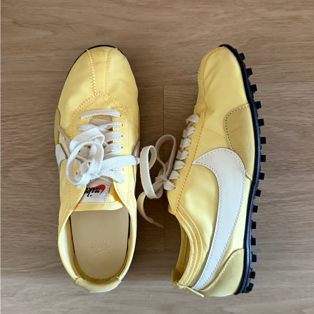 Nike Yellow and White Low-Profile Trainer - Picture 2 of 3